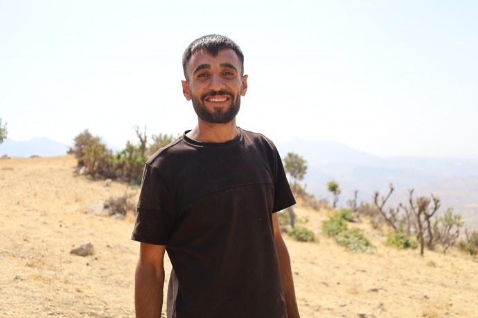 آغاز فصل جمعآوری برگهای بلوط در دامنههای کوه جودی؛ + فیلم