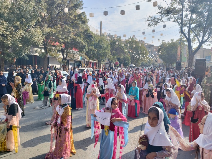 شور رنگ ها در کارناوال هفدهمین دوره جشنواره بین المللی تئاتر خیابانی مریوان