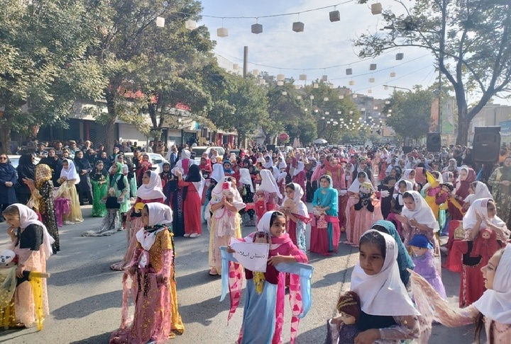 خۆنواندنی ڕەنگەکان لە ۱۷ەیەمین کەرنەڤاڵی نێودەوڵەتیی شانۆی سەر شەقامی مەریوان