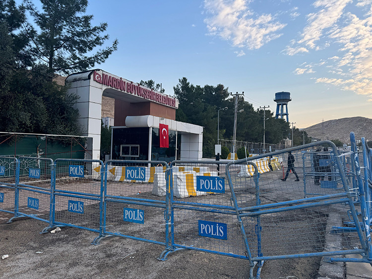 هفته ترکیه با برکناری شهرداران در کردستان ترکیه آغاز شد؛