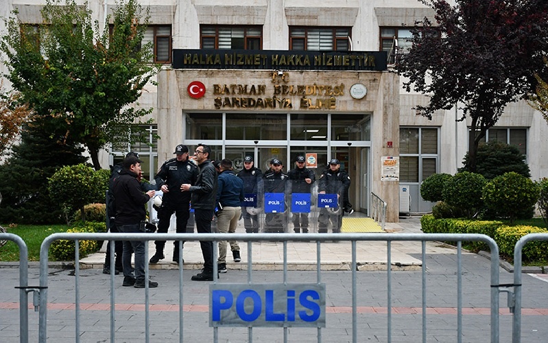 وهزارهتى ناوخۆی تورکیا سێ سهرۆک شارهوانى کوردی لهکارهکانیان دوور خستەوە