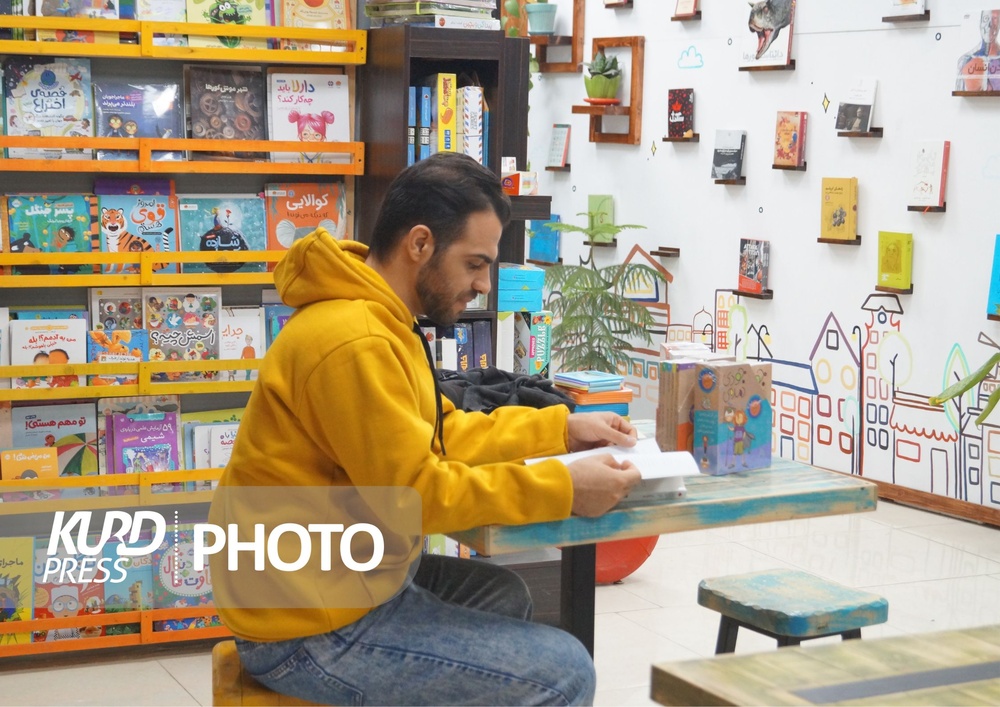 زیستن با کتاب نیازمند آموزش در دوران کودکی است