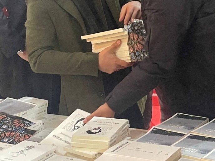 توقیف کتابهای نلسون ماندلا و محمد خیری دورموش در نمایشگاه کتاب آمد