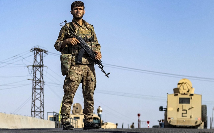 Syrian army withdrawal from Deir ez-Zor; SDF takes control  Syrian army withdrawal from Deir ez-Zor; SDF takes control