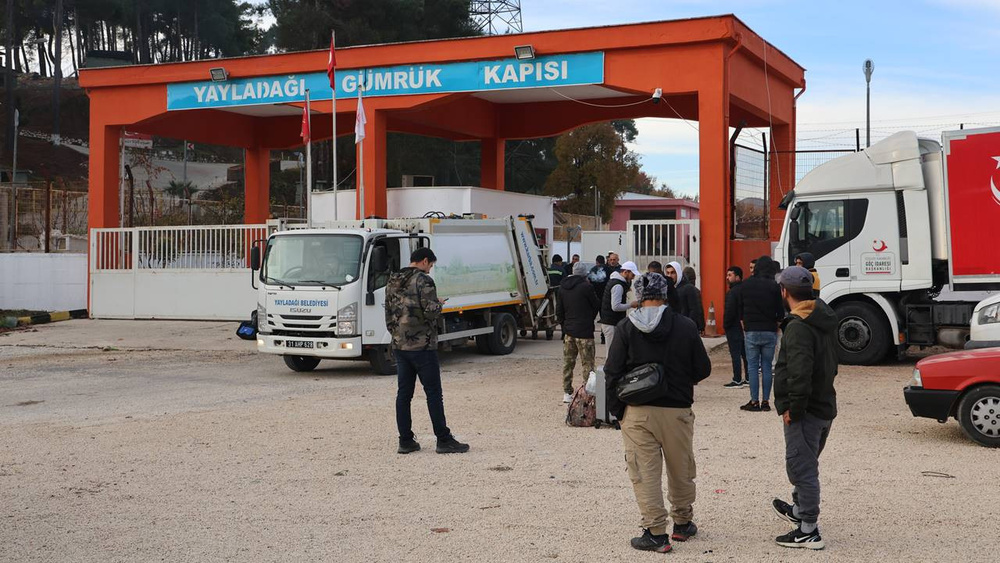 بازگشت سوری‌ها آغاز شد؛ بازگشایی گذرگاه مرزی جدید در ختای