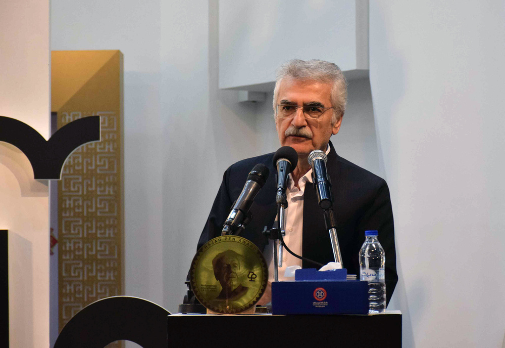 جایزه قلم هه ژار بزرگداشت شخصیتی فاخر / بازگرداندن مرجعیت علمی مطالعات کُردی به کردستان