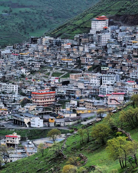 با ساخت و سازهای غیرمجاز در پاوه برخورد می‌کنیم