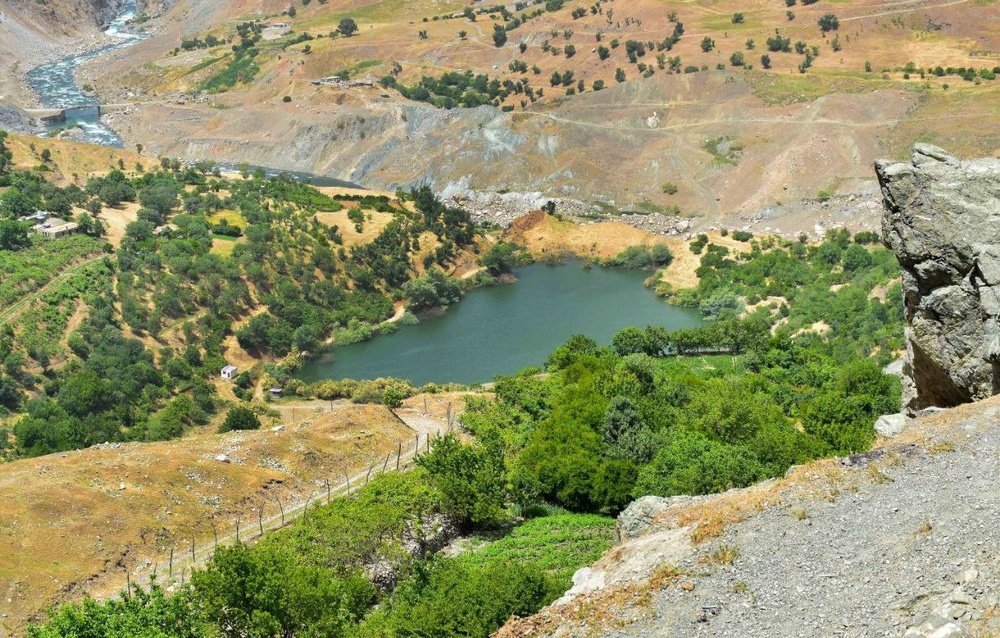 روستای آلوت بانه بهشتی بی نام و نشان