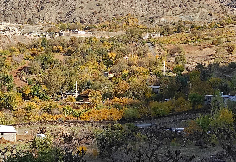 روستای آلوت بانه بهشتی بی نام و نشان