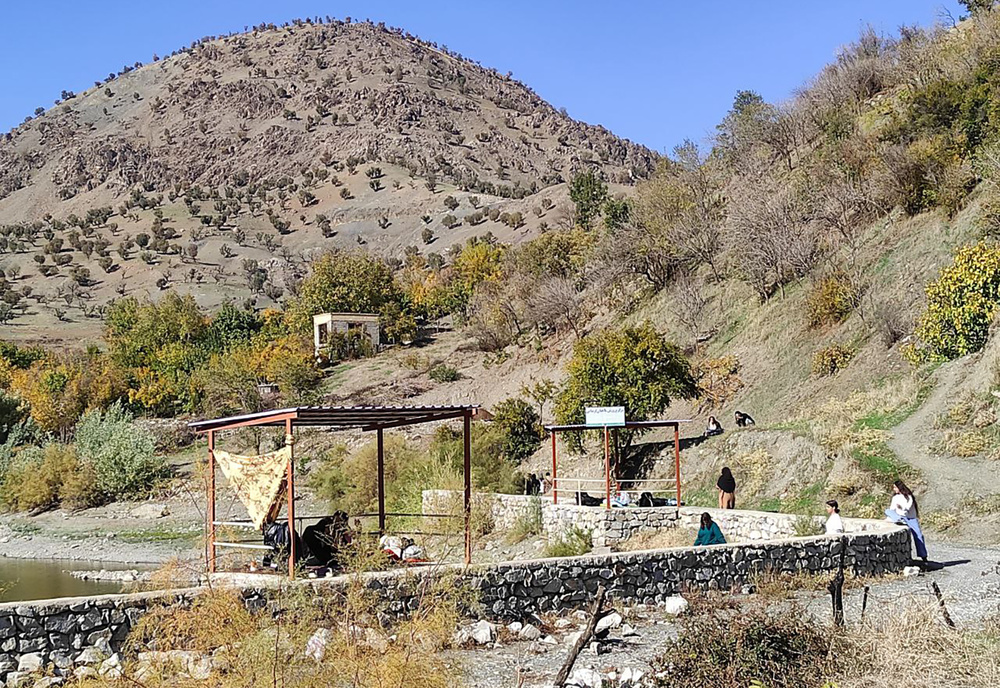 روستای آلوت بانه بهشتی بی نام و نشان