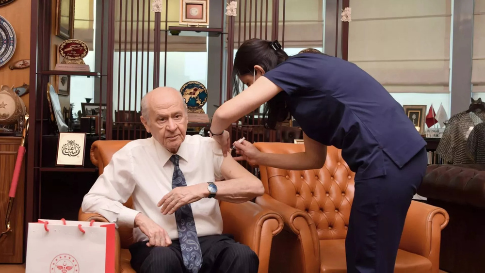 دولت باغچه لی برنامه های خود را لغو کرد و راهی بیمارستان شد