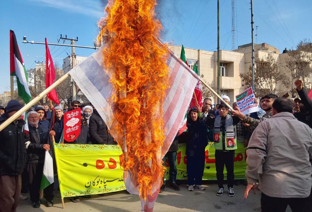 مراسم راهپیمایی به مناسبت ٢٢ بهمن در شهرهای مختلف آذربایجان غربی برگزار شد