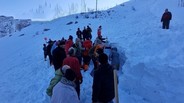 روایت های تلخ حادثه سقوط بهمن در کوه هفتاش بانه/ ۱۷ ساعت نگرانی