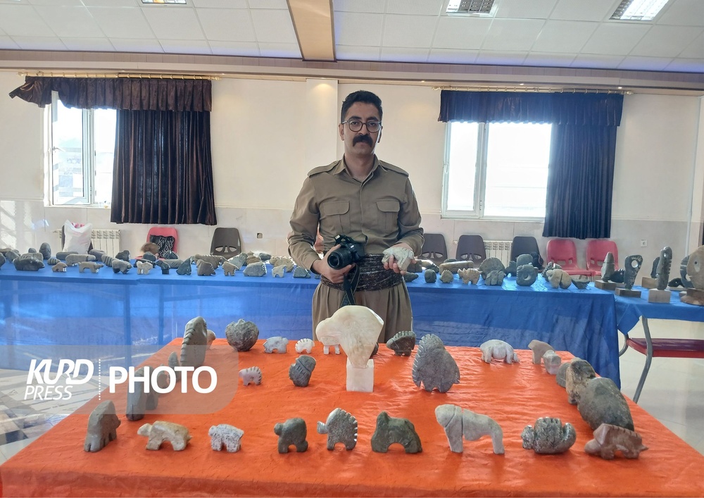 نمایشگاه گروهی مجسمه های سنگی در قروه دایر شد