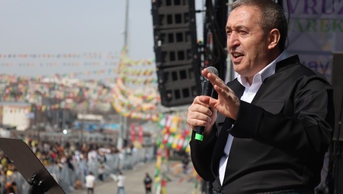 بکرخان: ۱۶ میلیون رأیدهنده را نمیتوان با کودتای قضایی به زنجیر کشید!