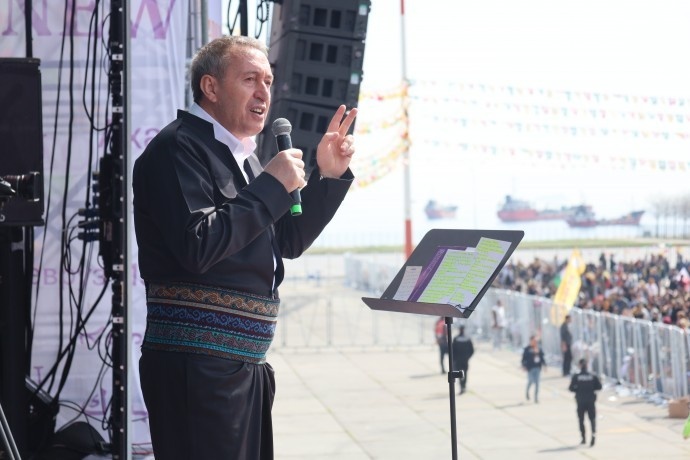 بکرخان: ۱۶ میلیون رأیدهنده را نمیتوان با کودتای قضایی به زنجیر کشید!