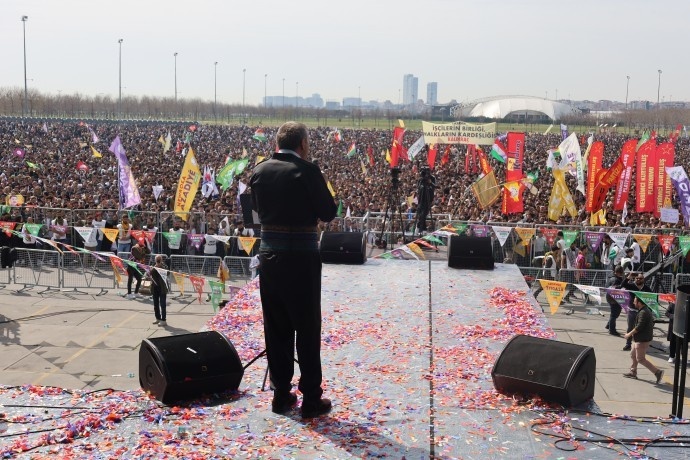 بکرخان: ۱۶ میلیون رأی‌دهنده را نمی‌توان با کودتای قضایی به زنجیر کشید!