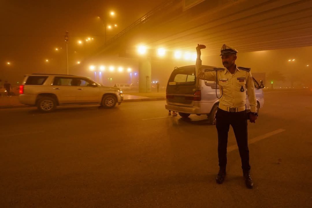 بهدلیل وقوع طوفان گرد و خاک در چندین منطقه عراق، وضعیت اضطراری اعلام شد