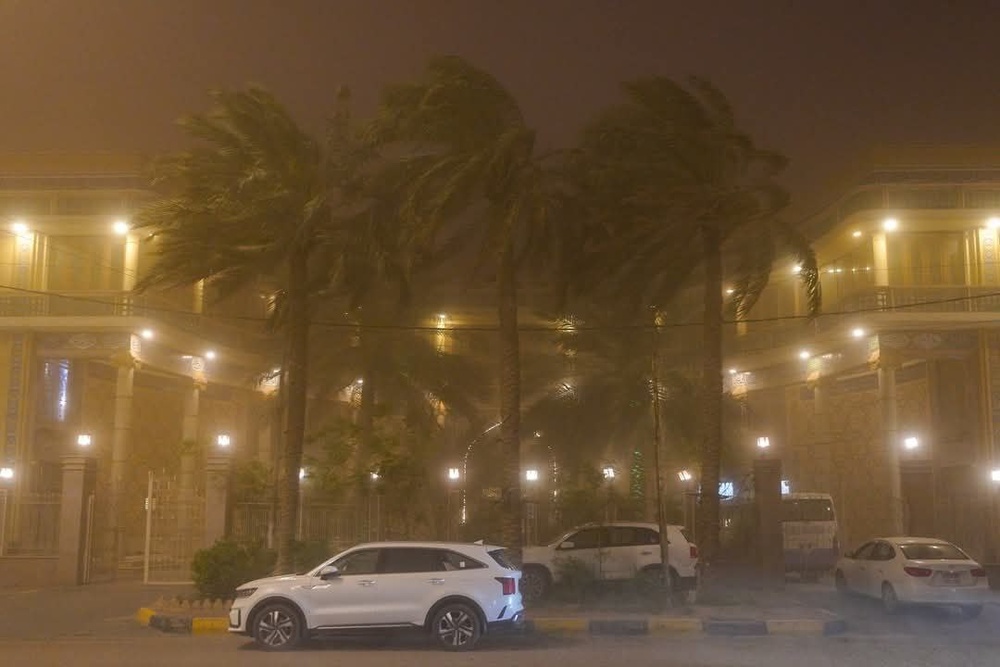 بهدلیل وقوع طوفان گرد و خاک در چندین منطقه عراق، وضعیت اضطراری اعلام شد