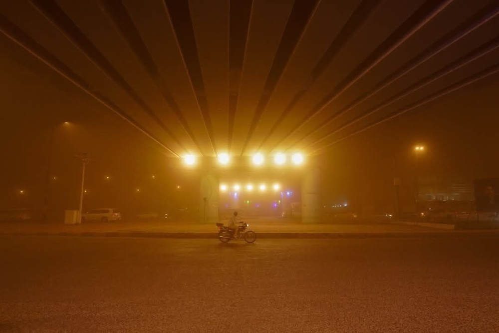 بهدلیل وقوع طوفان گرد و خاک در چندین منطقه عراق، وضعیت اضطراری اعلام شد