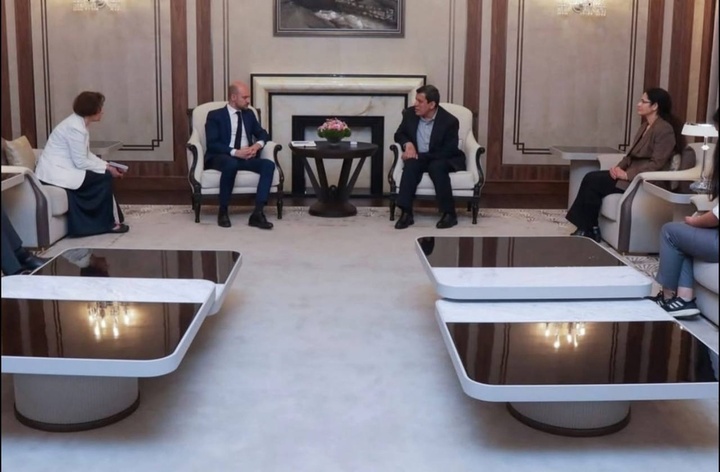 مەزڵووم عەبدی و ئیلهام ئەحمەد لەگەڵ وەزیری دەرەوەی فەرەنسا کۆ بوونەوە