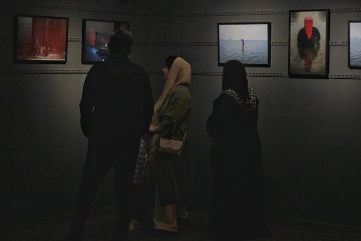 «در غیاب چهره» در ارومیه بر قاب دیوار