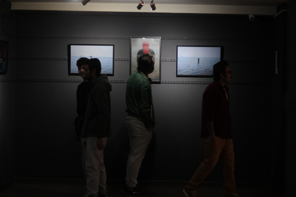 «در غیاب چهره» در ارومیه بر قاب دیوار