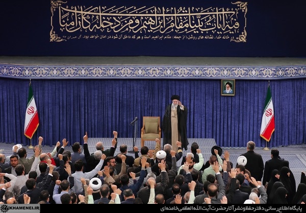 رهبر انقلاب: اتحاد و هم افزایی بزرگترین منفعت امت اسلامی است