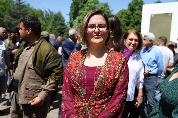 فعالان فرهنگی در آستانهی روز زبان کردی: «کُردی باید زبان رسمی و آموزشی شود»