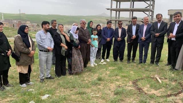 سبز شدن مدرسه ای در دیواندره به جای شنیان/ خانواده صدری به یاد دخترشان مدرسه ساختند