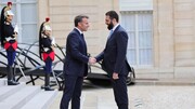 دیدار جولانی با مکرون در کاخ الیزه با اعتراض پناهجویان سوری همراه شد