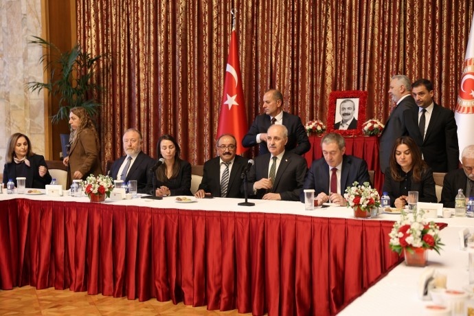 حضور دولت باغچه لی در مراسم یادبود سری ثریا اُندر در مجلس ترکیه