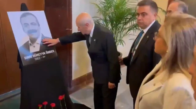 حضور دولت باغچه لی در مراسم یادبود سری ثریا اُندر در مجلس ترکیه
