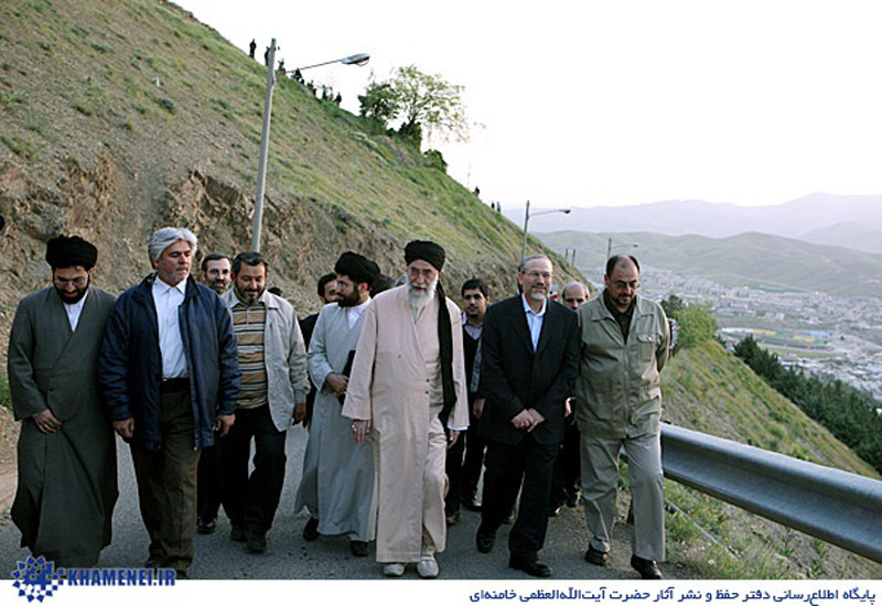 بازخوانی سفر ۸ روزه رهبر انقلاب به کردستان در ۲۲ اردیبهشت ۸۸