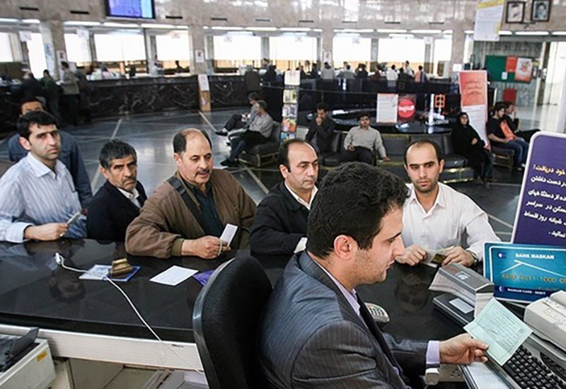 تشکیل صف های طولانی تسهیلات بانکی در کردستان/افزایش منابع، کاهش دسترسی مردم