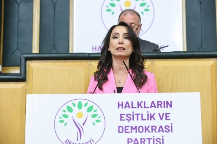 تولای حاتم اوغولاری: اکنون زمان عبور از سیاست امنیتی و آغاز صلحی شرافتمندانه است