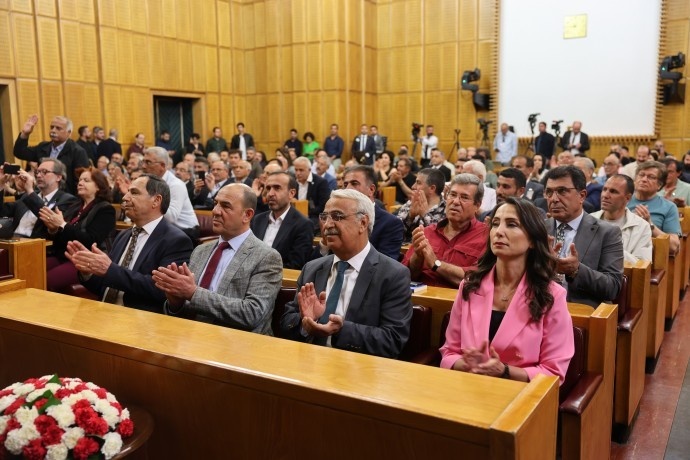 تولای حاتم اوغولاری: اکنون زمان عبور از سیاست امنیتی و آغاز صلحی شرافتمندانه است