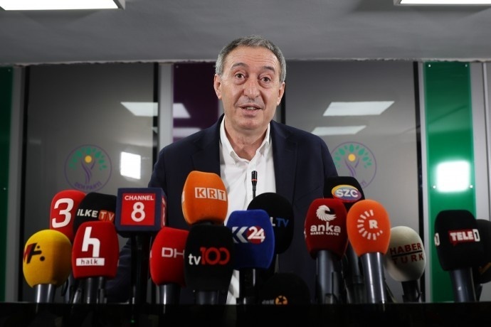 یان نێوان كورد و تورک داده‌ڕێژینه‌وه‌، یان  لەناو دەچین