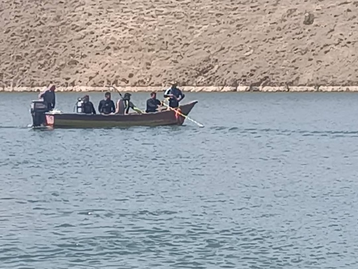 ڕووداوێکی دڵتەزێن لە بەنداوی وەحدەتی سنە؛ سەیرانی بنەماڵەیێک بوو بە شیوەن