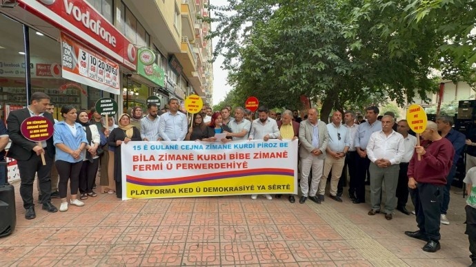 درخواست رسمی شدن زبان کُردی و حق آموزش به زبان مادری؛ زبان ما شرف ما است