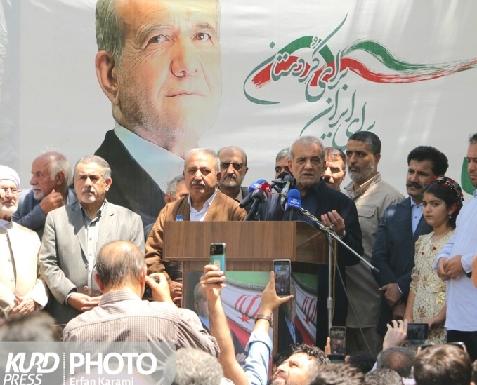 دکتر پزشکیان در پاسخ به مطالبات اقوام و مذاهب، عملکرد موفقی داشته است