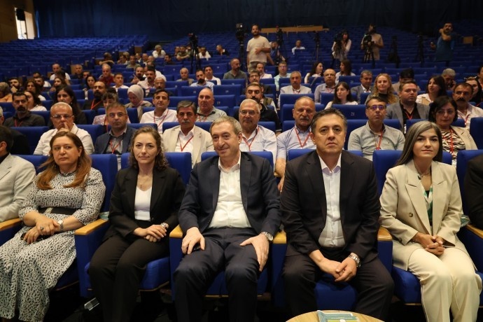 تونجر بکرخان: آینده روابط ترک و کرد، از اصلاح سیاست مدیریت های محلی میگذرد