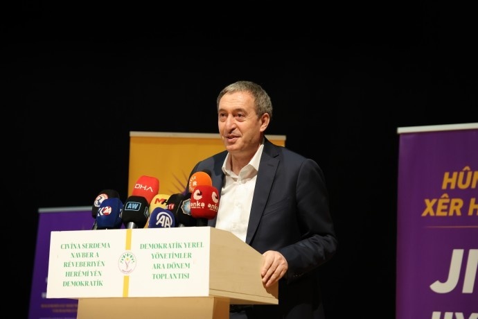 تونجر بکرخان: آینده‌ روابط ترک و کرد، از اصلاح سیاست مدیریت های محلی می‌گذرد