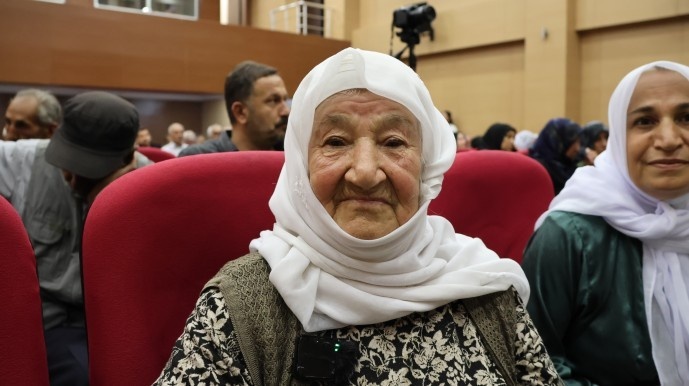 مادری که 6 فرزندش را از دست داده: فرزندانمان را برای دیدن روزهای بهتر به خاک سپردیم