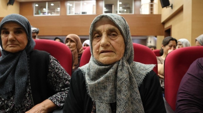 مادری که 6 فرزندش را از دست داده: فرزندانمان را برای دیدن روزهای بهتر به خاک سپردیم