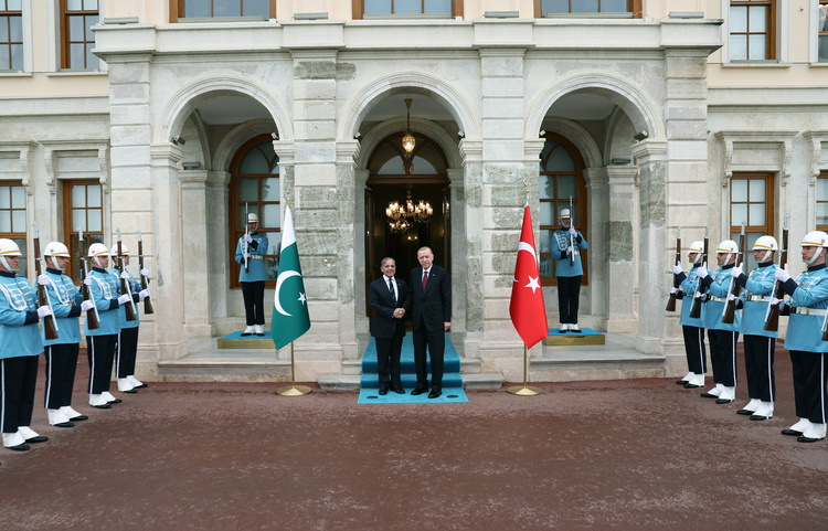 تأکید اردوغان و شهباز شریف بر فعالسازی راهآهن استانبول–تهران–اسلامآباد