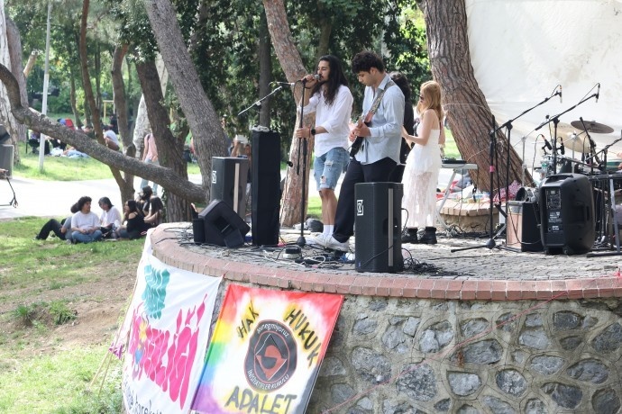 دستگیری موزیسین جوان به اتهام گفتنِ «هر کس بپر بپر نکند، اردوغانجی است!»