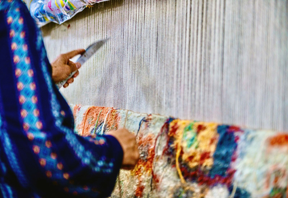 گره هایی در تار و پود فرش کردستان