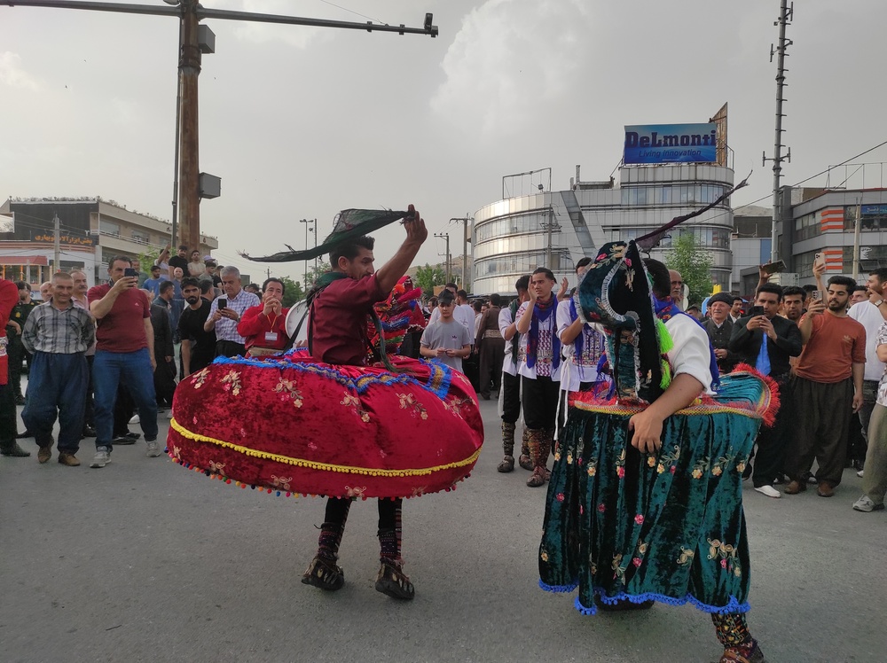کارنوال خیابانی ششمین جشنواره هه لپه رکی بانه برگزار شد