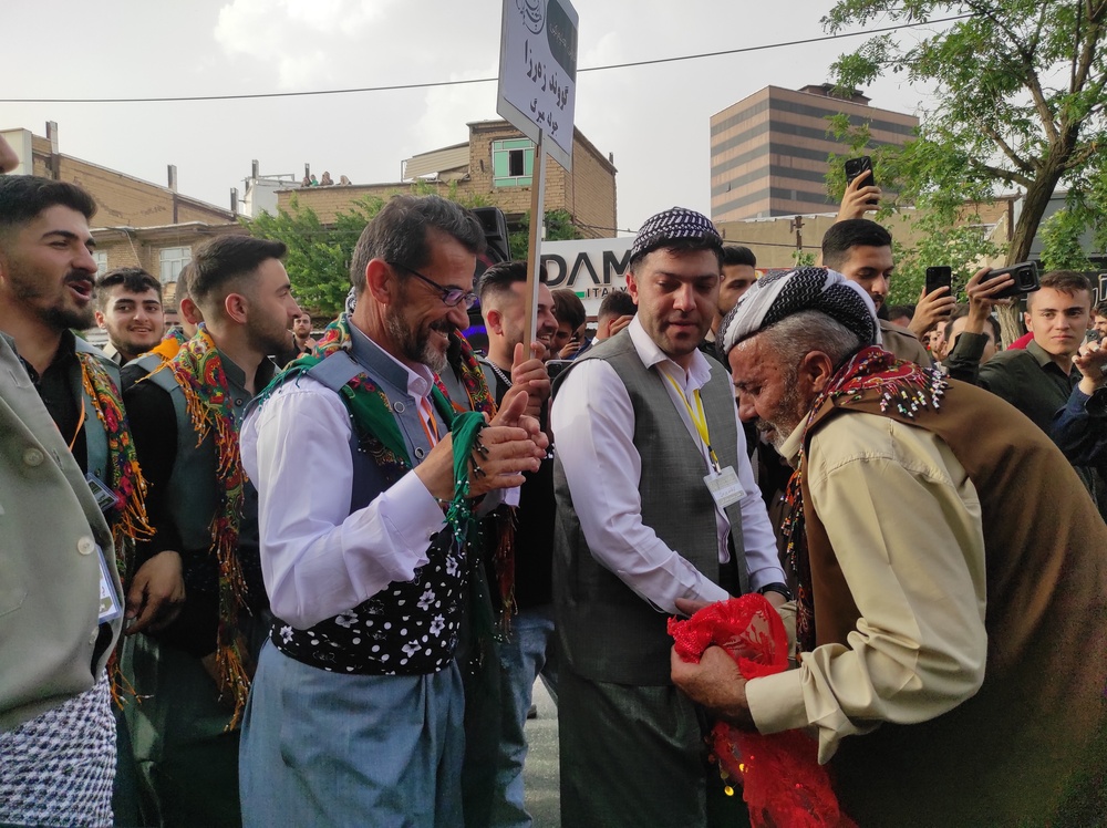 کارنوال خیابانی ششمین جشنواره هه لپه رکی بانه برگزار شد